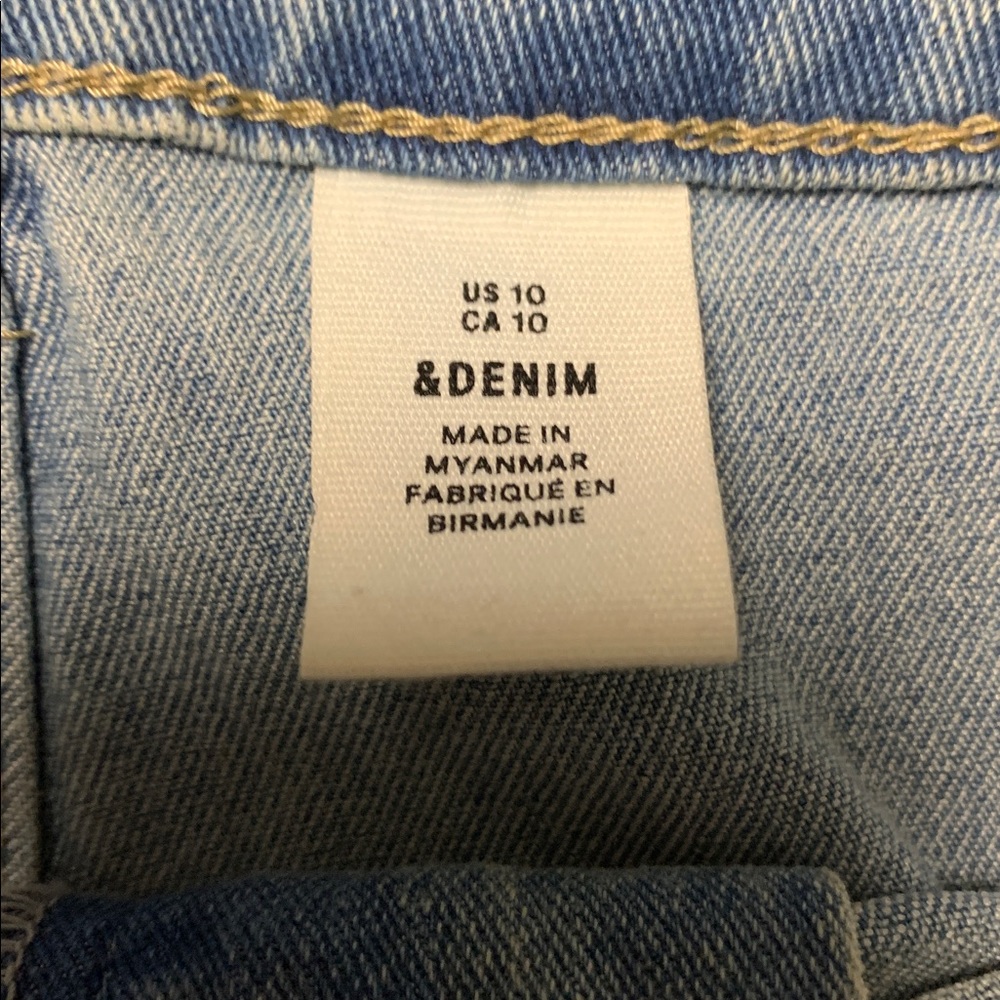 H&M Denim Skirt with Frayed Hem - Picture 3 of 6